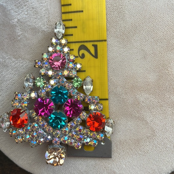 Vintage handmade Czech Christmas tree brooch. - Picture 11 of 16